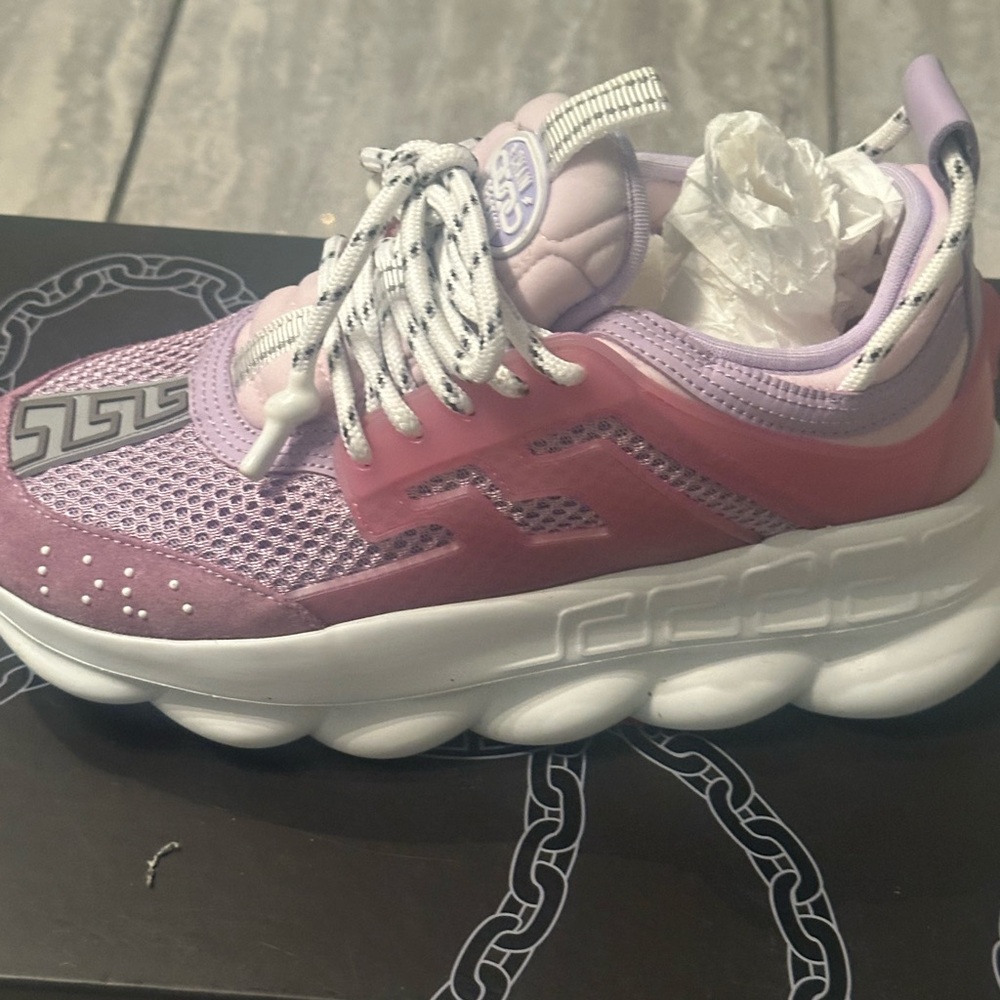 Versace chain reactions